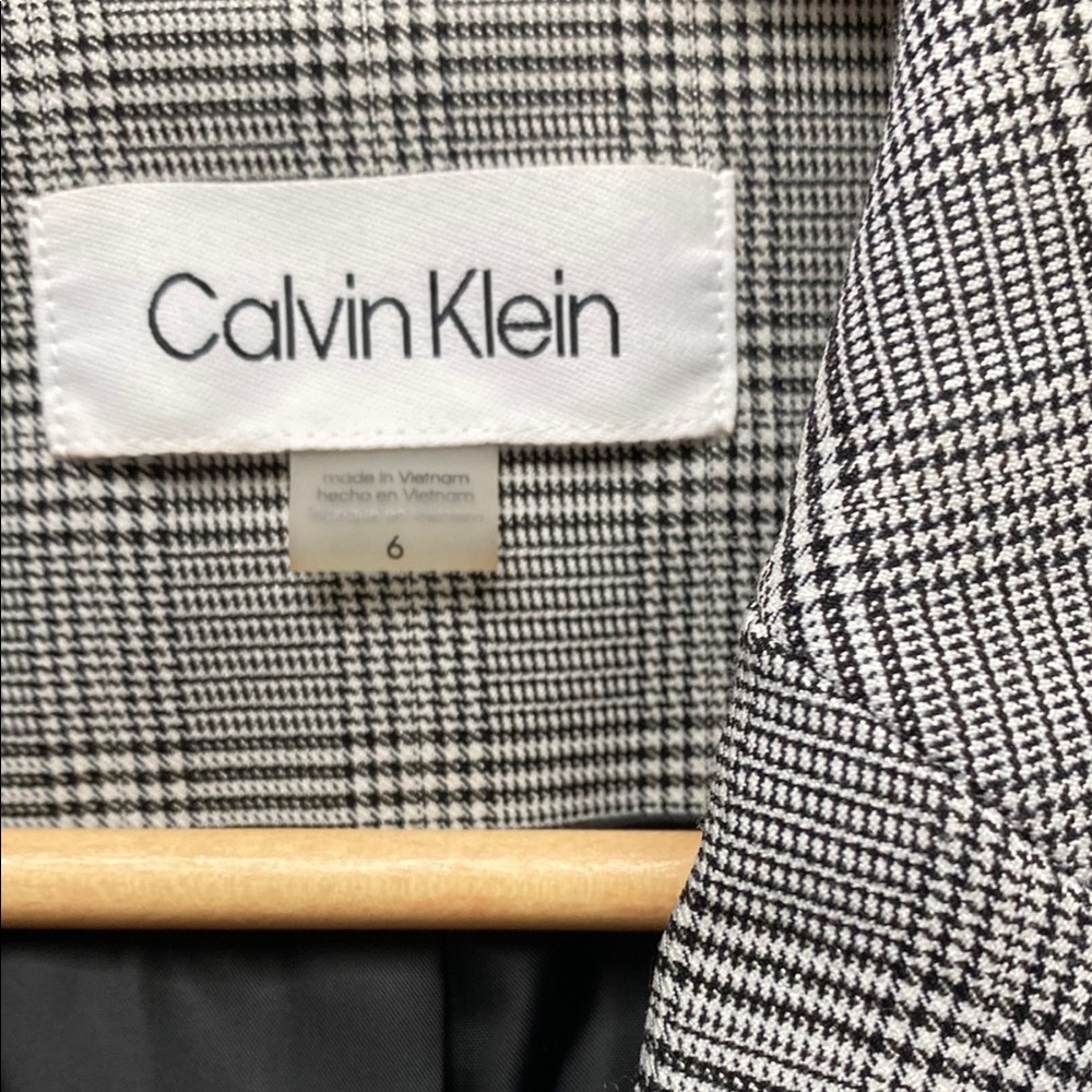 Calvin Klein Black & Gray Plaid Blazer. Amazing. Like NEW! Size 6 - Picture 2 of 11